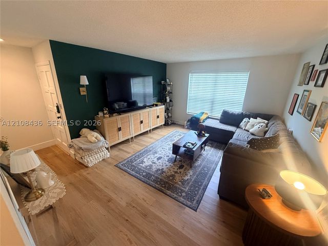 420 NW 70th Ave 126, Plantation, FL 33317