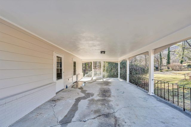 2031 Bridle LN, Roanoke, VA 24018