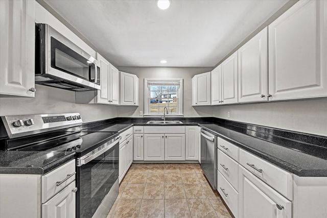 2031 Bridle LN, Roanoke, VA 24018