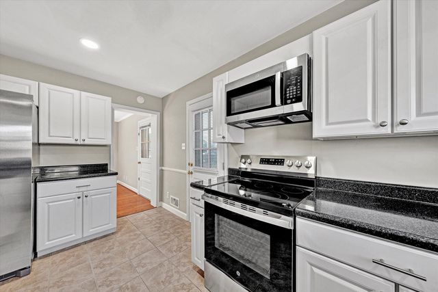 2031 Bridle LN, Roanoke, VA 24018