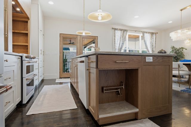 1025 Summit Ave, Nashville, TN 37203