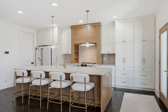 1025 Summit Ave, Nashville, TN 37203