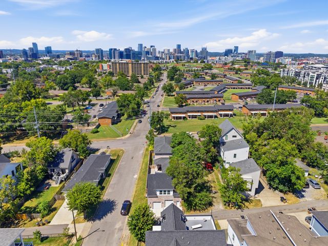 1025 Summit Ave, Nashville, TN 37203