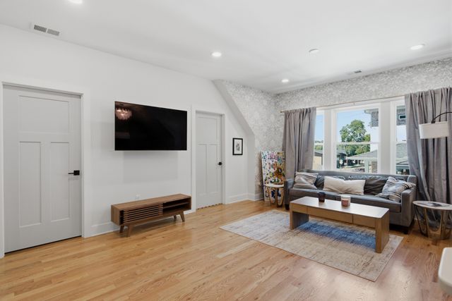 1025 Summit Ave, Nashville, TN 37203
