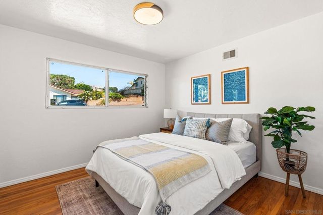 5217 Vickie Dr, San Diego, CA 92109