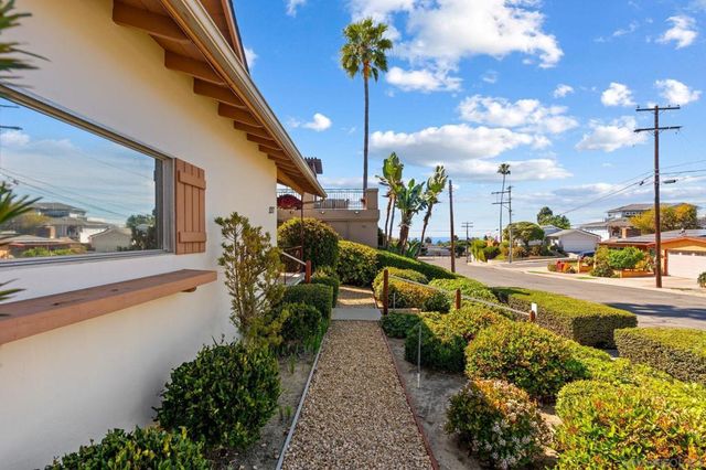 5217 Vickie Dr, San Diego, CA 92109