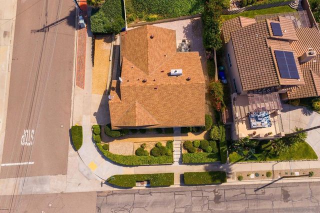 5217 Vickie Dr, San Diego, CA 92109