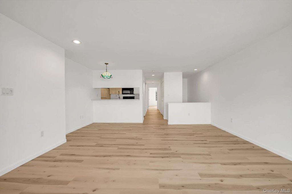 242-07A Oak Park Drive, Douglaston, NY 11362 — photo 4