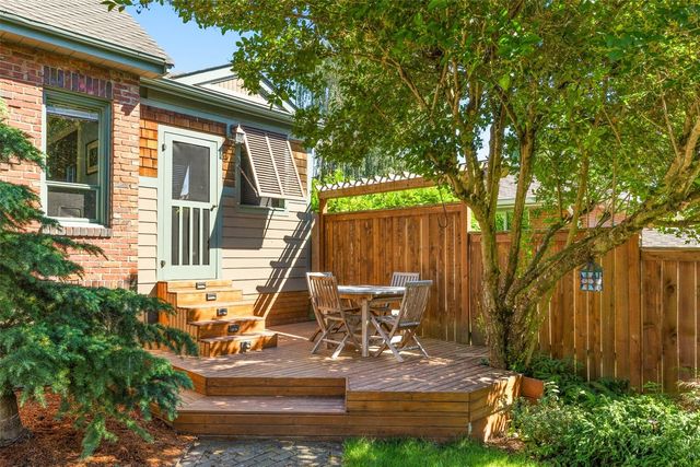 7963 Seward Park Avenue S, Seattle, WA 98118