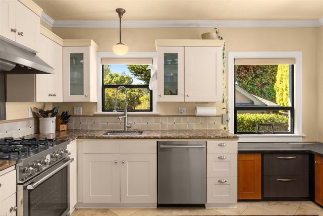 7963 Seward Park Avenue S, Seattle, WA 98118
