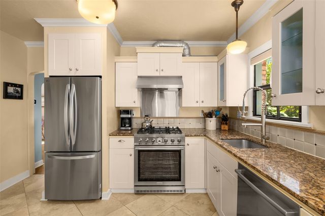 7963 Seward Park Avenue S, Seattle, WA 98118