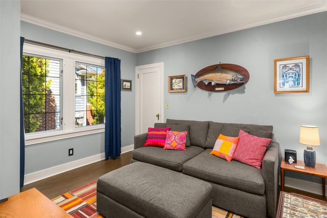 7963 Seward Park Avenue S, Seattle, WA 98118