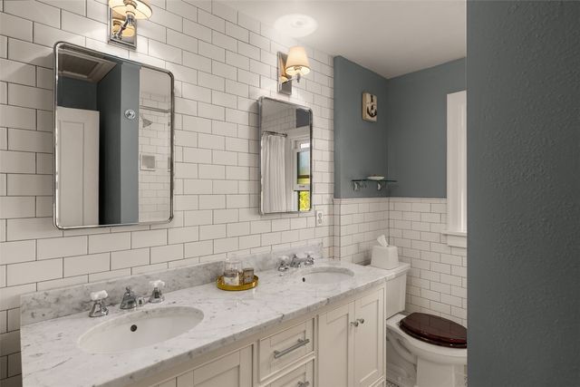 7963 Seward Park Avenue S, Seattle, WA 98118
