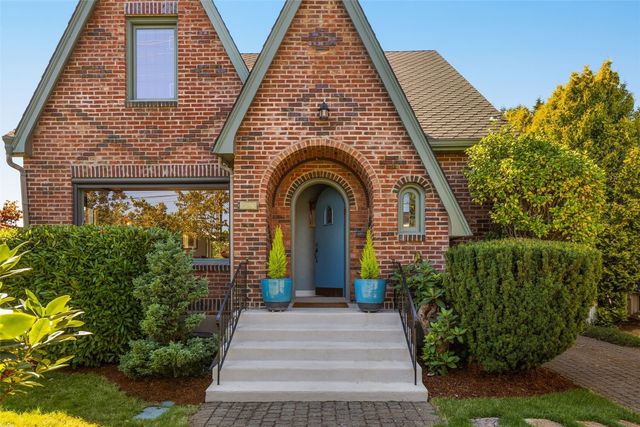 7963 Seward Park Avenue S, Seattle, WA 98118