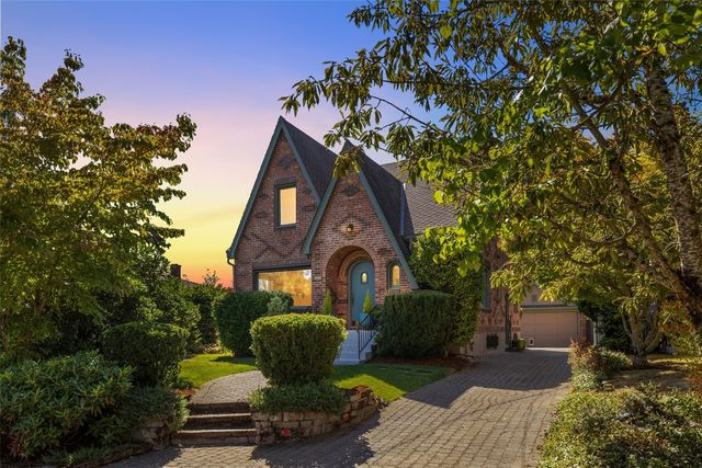 7963 Seward Park Avenue S, Seattle, WA 98118