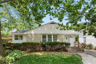 1063 S 8th Avenue, Kankakee, IL 60901