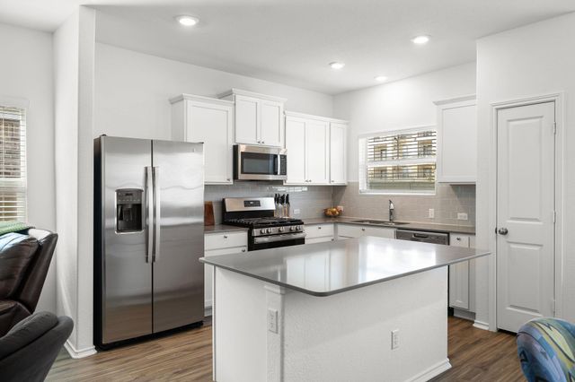 104 Blue Blaze TRL, Georgetown, TX 78628