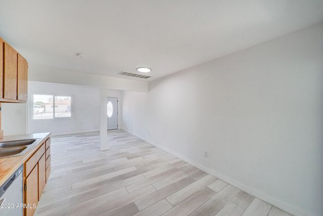 2148 W HAZELWOOD Street, Phoenix, AZ 85015