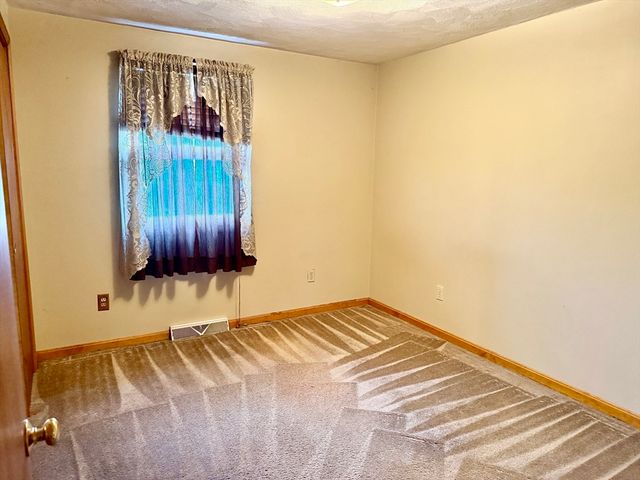 90 Augustus St, Fall River, MA 02721