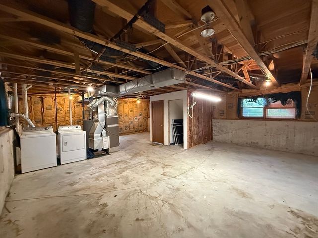 90 Augustus St, Fall River, MA 02721