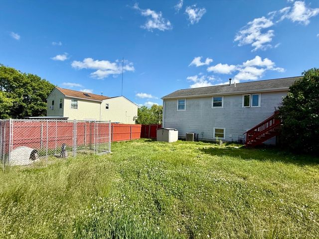 90 Augustus St, Fall River, MA 02721
