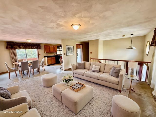 90 Augustus St, Fall River, MA 02721