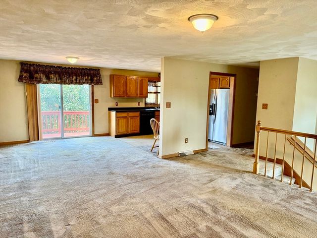90 Augustus St, Fall River, MA 02721