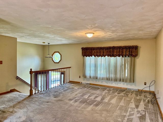 90 Augustus St, Fall River, MA 02721