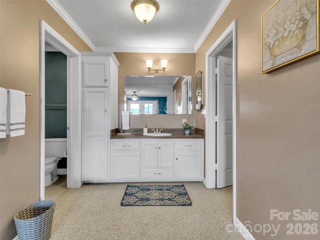 1231 Grandeur Heights, Clyde, NC 28721