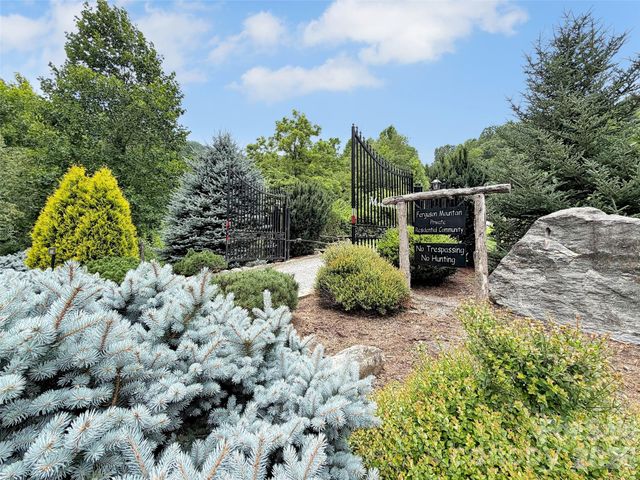1231 Grandeur Heights, Clyde, NC 28721