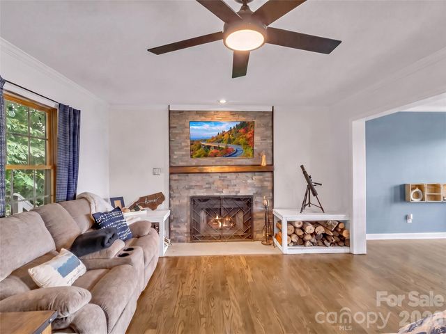 1231 Grandeur Heights, Clyde, NC 28721