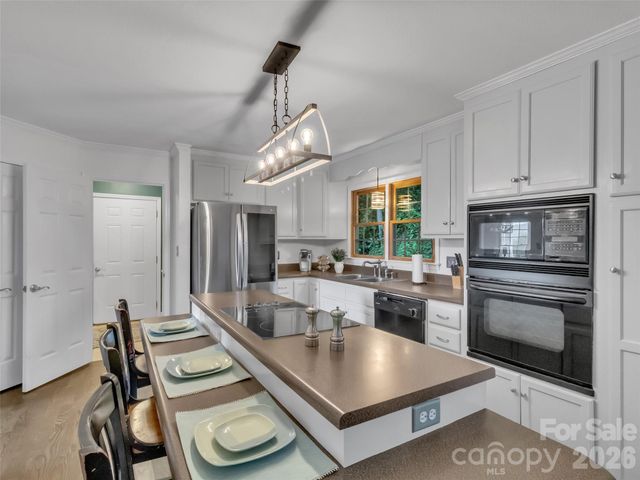 1231 Grandeur Heights, Clyde, NC 28721
