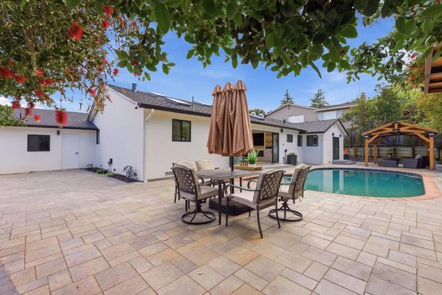 999 Andover Way, Los Altos, CA 94024