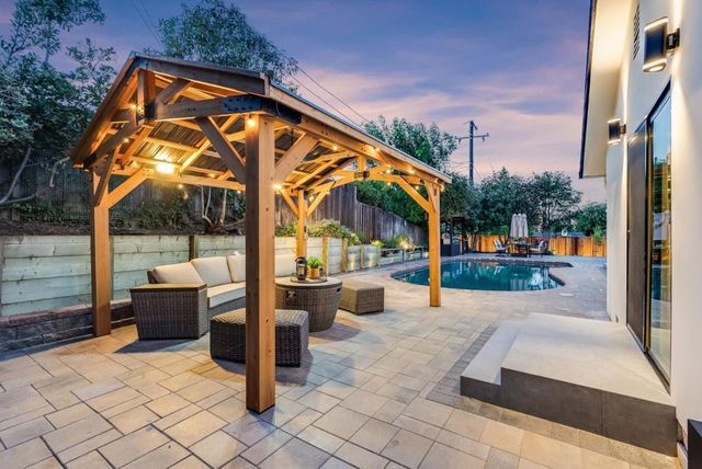 999 Andover Way, Los Altos, CA 94024