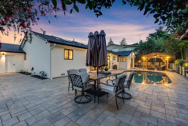 999 Andover Way, Los Altos, CA 94024