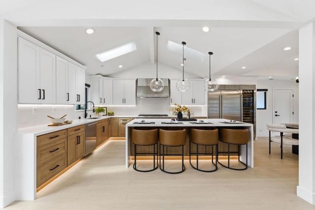 999 Andover Way, Los Altos, CA 94024