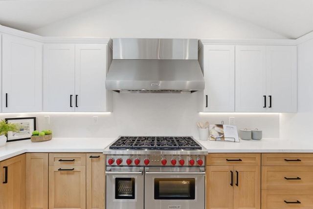 999 Andover Way, Los Altos, CA 94024