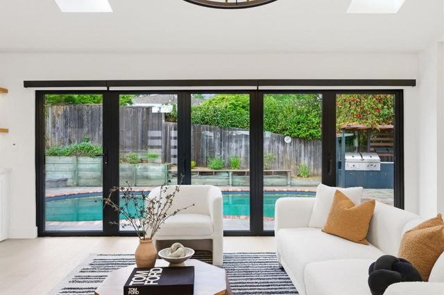 999 Andover Way, Los Altos, CA 94024