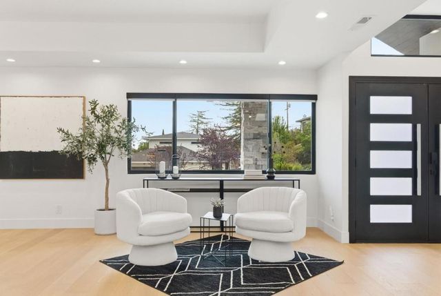 999 Andover Way, Los Altos, CA 94024