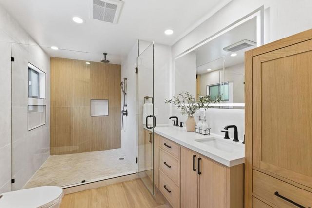 999 Andover Way, Los Altos, CA 94024