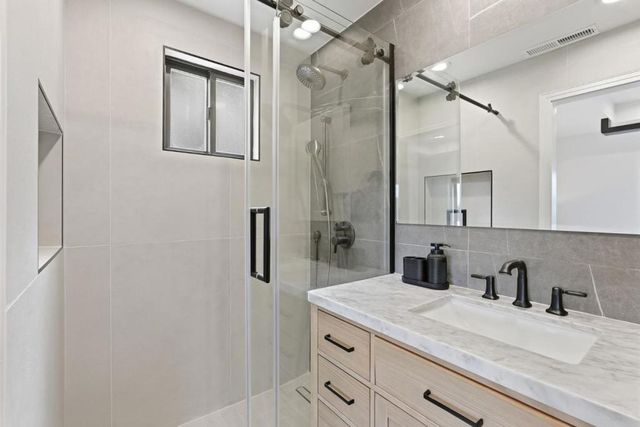 999 Andover Way, Los Altos, CA 94024