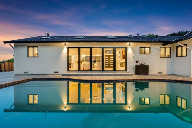 999 Andover Way, Los Altos, CA 94024