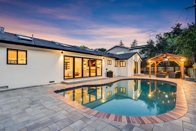 999 Andover Way, Los Altos, CA 94024