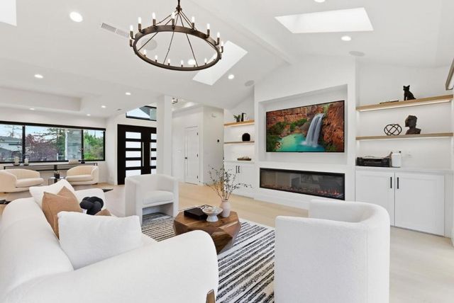 999 Andover Way, Los Altos, CA 94024