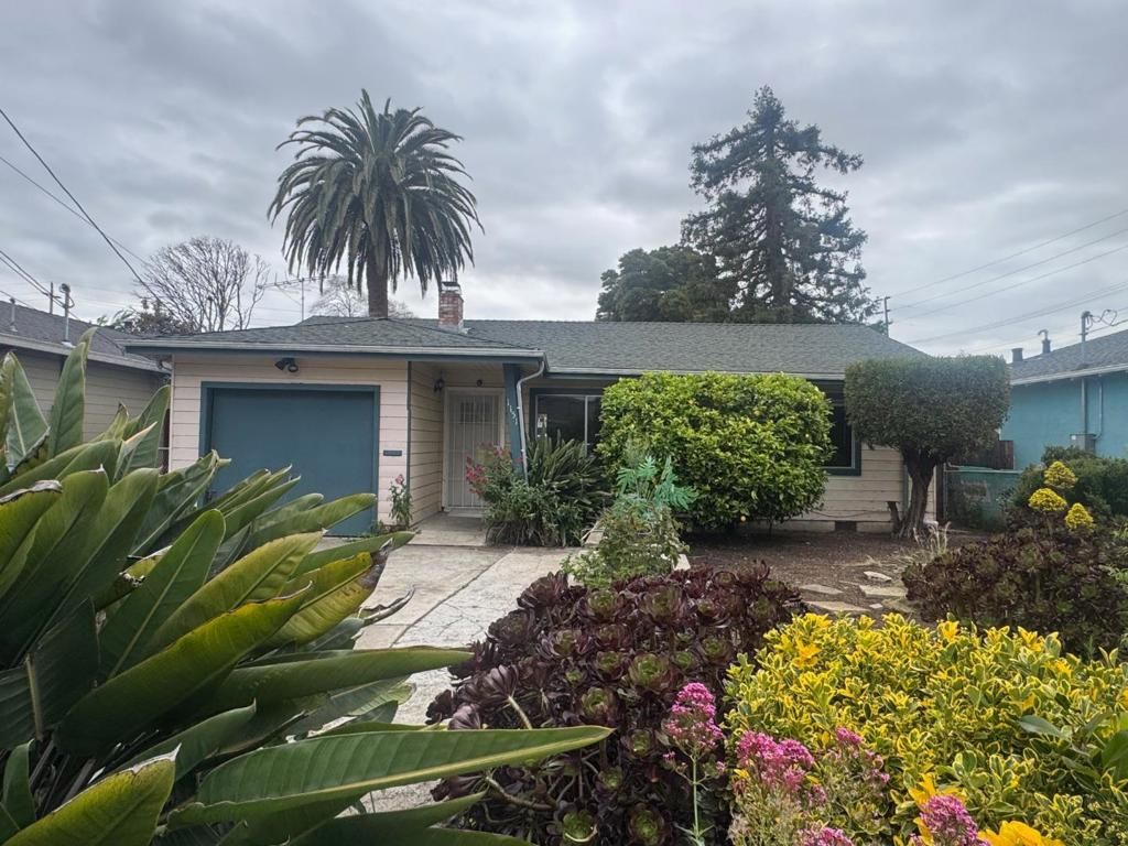 Image 1 of property listing at 1151 Hollyburne Avenue, Menlo Park, CA 94025