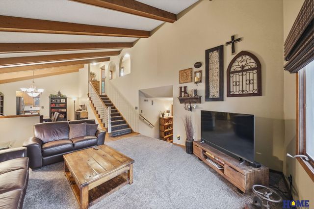 6500 Applewood Drive, Lincoln, NE 68516