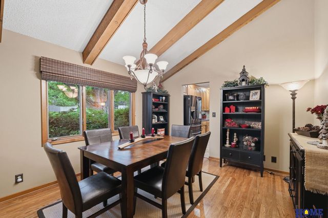 6500 Applewood Drive, Lincoln, NE 68516