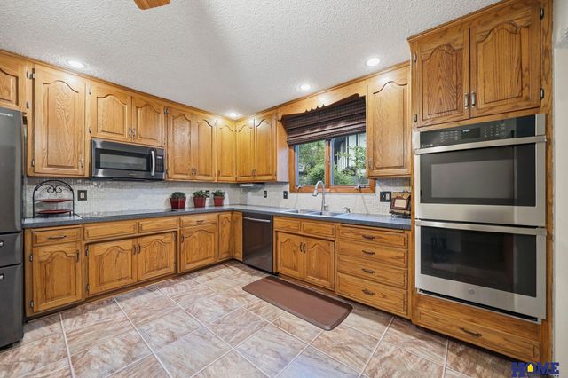 6500 Applewood Drive, Lincoln, NE 68516