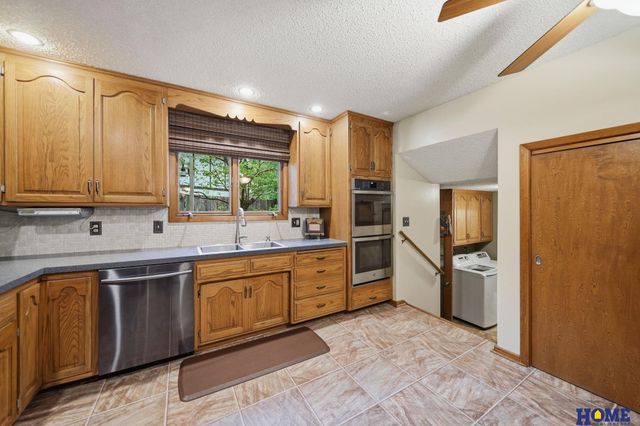 6500 Applewood Drive, Lincoln, NE 68516