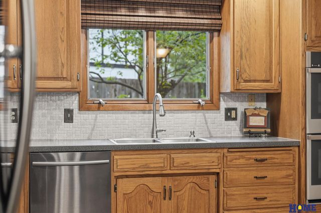 6500 Applewood Drive, Lincoln, NE 68516